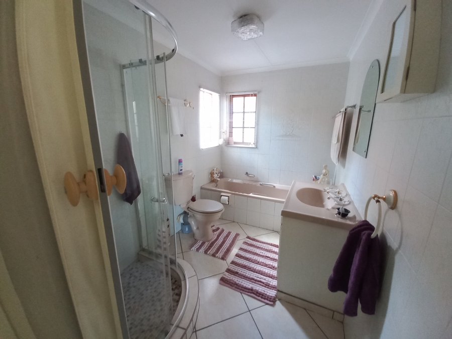 4 Bedroom Property for Sale in Safari Gardens North West